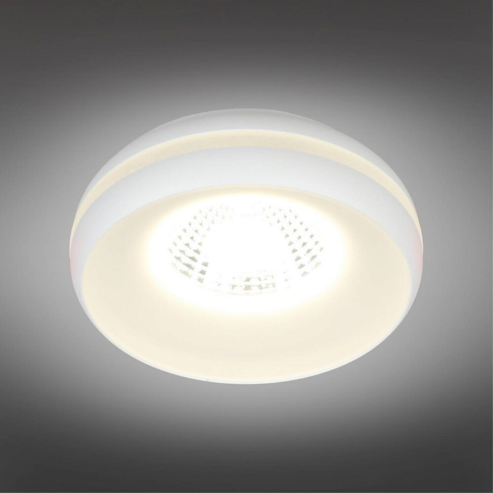 Светильник Omnilux OML-102809-06